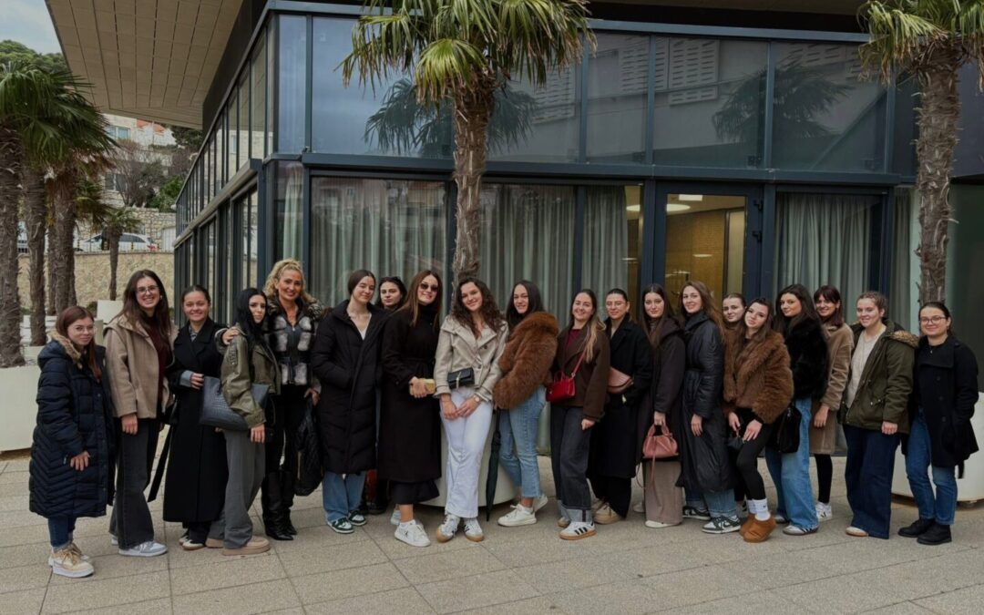 Ususret crvenim haljinama